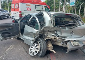 C0lisão por causa de 'racha' em Manaus deixa motorista ferid0; veja o vídeo