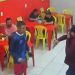Vídeo: clientes são assaltad0s e ameaçad0s de m0rte em lanchonete de Manaus
