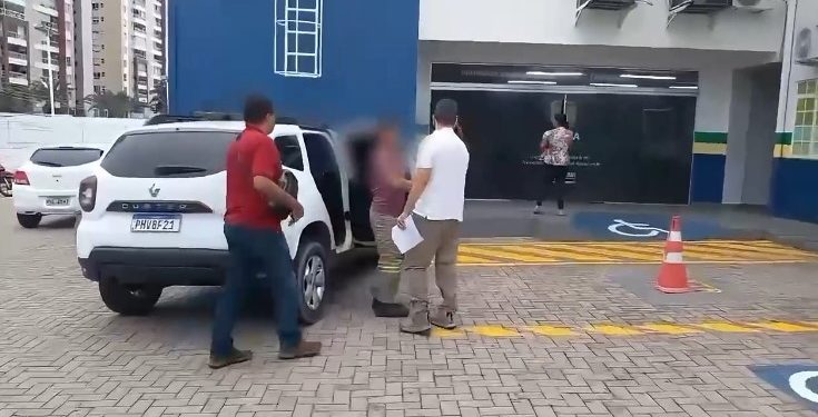 Homem oferecia o celular e conseguia e$tupr@r meninas da mesma família em Manaus
