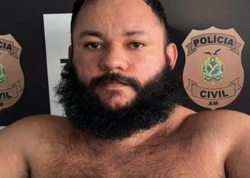 Polícia bate na porta e esposa mostra onde o marido assassin0 estava escondido no Amazonas