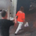 Vídeo: Idosa leva chut3 de motorista de app por causa de farelo de biscoito