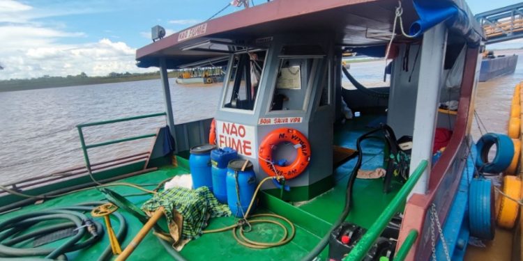 Tripulantes de barco são pres0s no Amazonas levando 17 mil litros de gasolina 