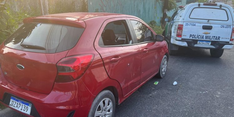 Antes de ser ex3cutad0, homem tentou fugir e abandonou carro na Zona Leste de Manaus