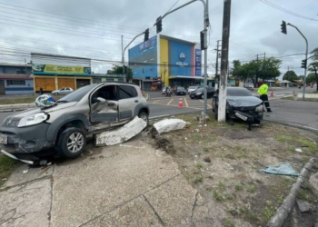 Colisã0 entre dois carros deixa homem f3rid0 na Cidade Nova