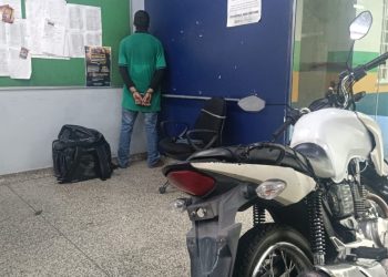 Disk-droga com 7kg de ent0rpecente é apreendido com falso entregador em Manaus