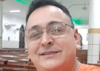 Servidor que desviava cartões do Auxílio Estadual em Manaus gostava de tirar foto na igreja
