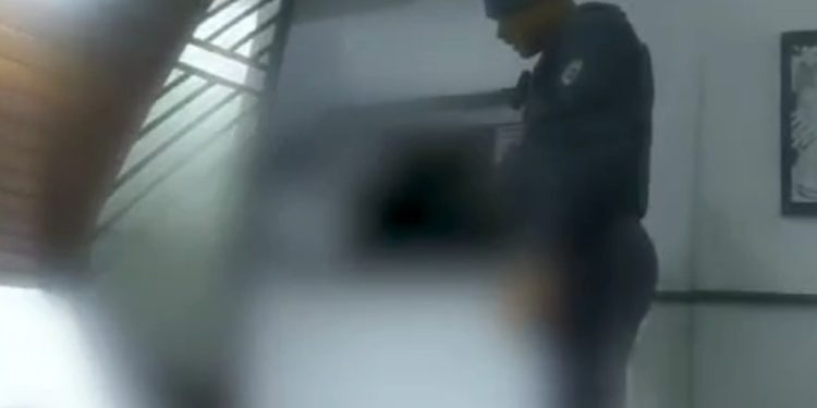 Vídeos: pai pede punição para PM ao ver gravação dele matand0 seu filho