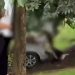 Vídeos: homens decidem aumentar amizade fazendo vuc0-vuc0 do lado de fora do carro 