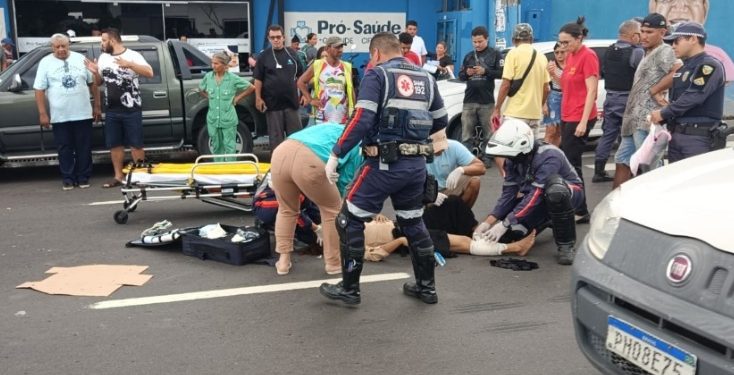 Motoqueiro atr0pela idosa na faixa de pedestres e quebra vários dentes dela em Manaus
