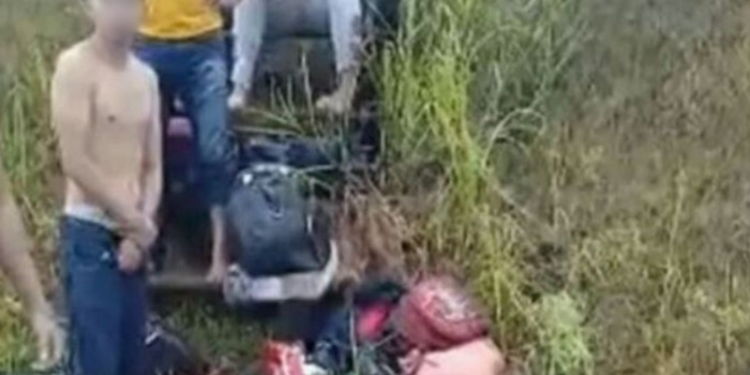 Tronco de árvore submerso faz lancha afundar no interior do Amazonas