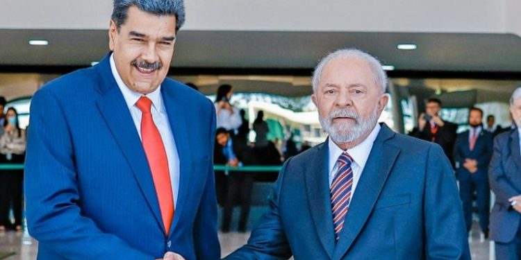 Maduro realiza exercício militar na fronteira com o Brasil e leva tensão à Amazônia