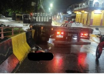 Imagem forte: motorista de caminhão é mort0 em Manaus após bater em vários carros 