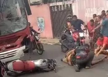 Motociclista fica ag0n1zand0 de d0r após colidir de frente com ‘busão’ no Jorge Teixeira