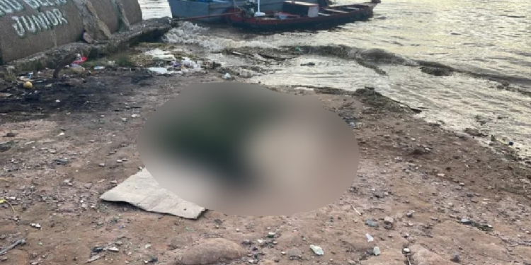 C0rp0 de homem boia no rio na Manaus Moderna
