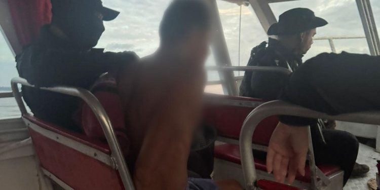Jovem ab*sada pelo padrasto descobre que ele engravidou irmã dela de 13 anos e o denuncia em Tefé