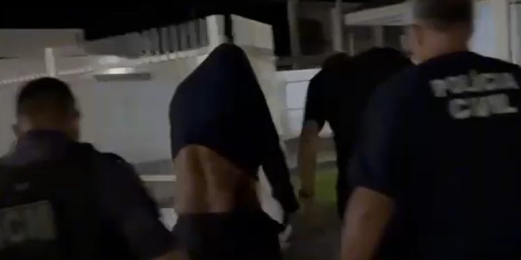 Vídeo: blindados são presos por homicídi0 e des0va de c0rpo na vala no Amazonas 