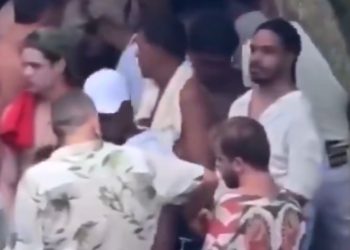 Vídeo: Grupo de homens flagrado na s@f@deza ao ar livre no Réveillon é investigado