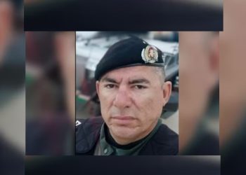 Imagem forte: bandidos est0uram cabeça de PM a tir0s e deixam fac@ cravada no crânio