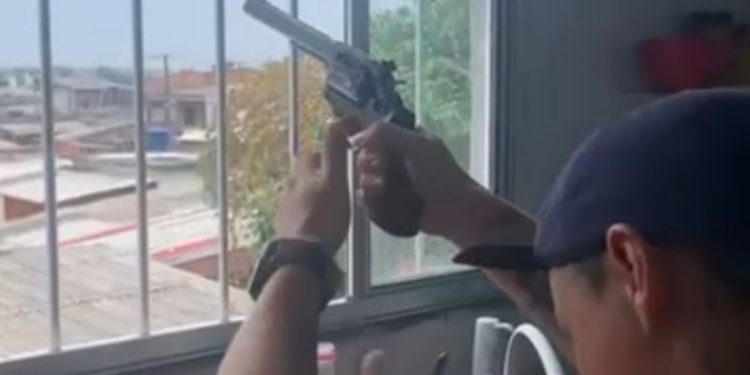 Vulgo “O Fiel” é pres0 em Manaus após dar tir0 para a rua da janela de casa