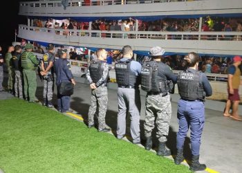 Polícia dá baculejo em barco e encontra mac0nha a caminho de Manaus