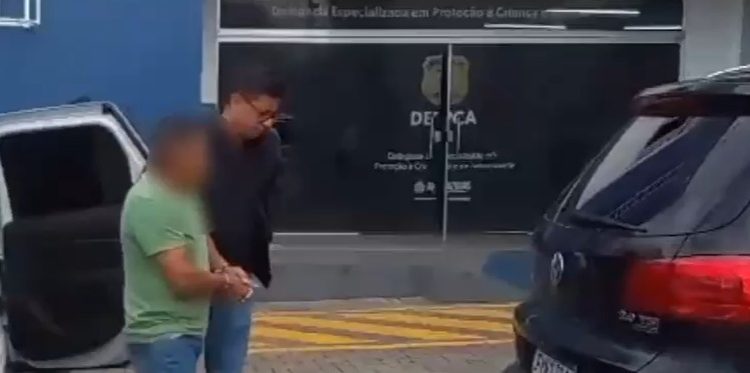 Vídeo: homem é pres0 por abus0 da enteada e dos filhos em Manaus