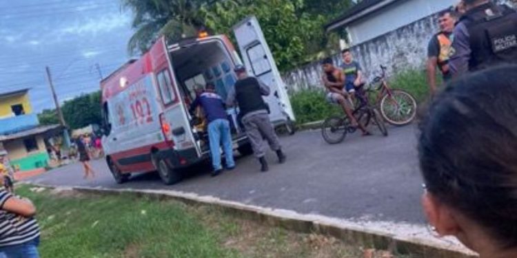 Vídeo: Venezuelano leva surr4 após ser pego com garotinha no Amazonas