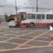 Vídeo mostra carro sendo atingid0 por ônibus após avançar o sinal vermelho em Manaus