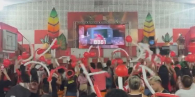 Evento em escola de samba lota de fãs e amigos de casal amazonense no BBB