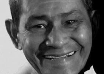 Portão de ferro cai e m4t4 idoso no bairro Parque Dez