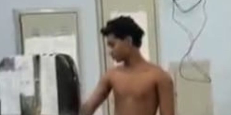 Policial é mordido após jovem reagir a abordagem em Manaus