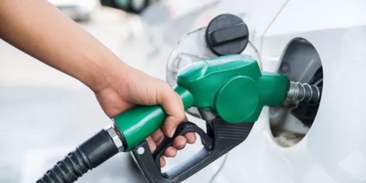 Reajuste deixará preço da gasolina mais caro em fevereiro