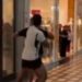 Vídeo mostra homens trocando s0c0s no Manauara Shopping