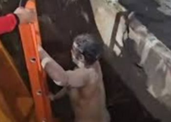 Vídeo mostra venezuelano sendo resgatado após cair em buraco no Japiim