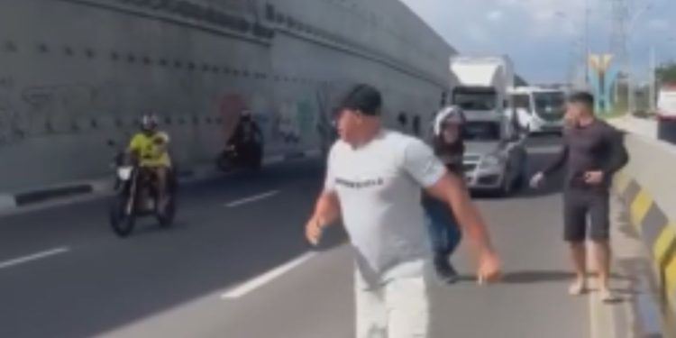 Vídeo: Dinheiro caído na pista para a avenida das Torres: 'não sei de onde saiu'