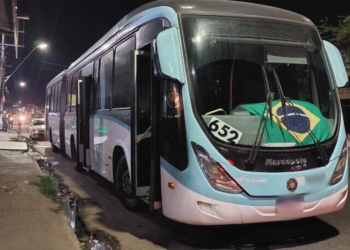Mulher leva 3 f@cada4 ao reagir a assalto dentro de ônibus da linha 652, em Manaus