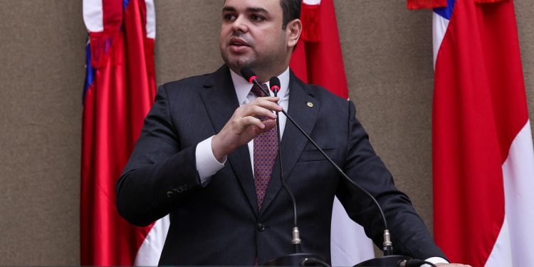 Roberto Cidade cobra que DNIT restabeleça a trafegabilidade entre os municípios de Humaitá e Apuí, na BR-230