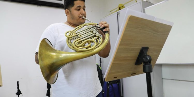 Curso de extensão em Harmonia e Improvisação na Música Popular: UEA abre inscrições para 40 vagas