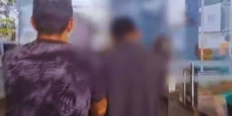 Garoto de 15 anos invade casa e e$tupr@ mulher na frente do filho de 4 anos em Manacapuru