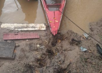 Veja: Jovem é encontrado sem vida dentro de canoa em rio em Humaitá