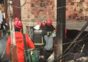 Vídeo: Mãe e filho m0rreram abraçados e asf1x1ados com a fumaça, diz Corpo de Bombeiros