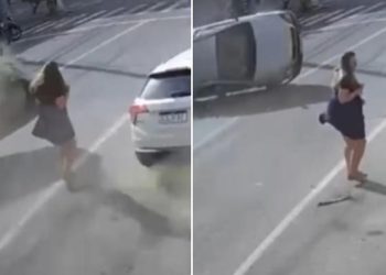 Vídeo: Mulher ‘nasce de novo’ ao escapar por um triz de carro desgovernado