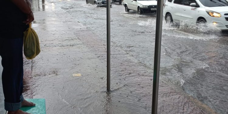 Inmet faz alerta de perigo de chuvas intensas na região Norte
