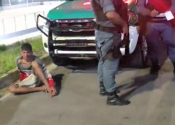 Vít1ma reage e jogadores de futebol o salvam e dão liçã0 em ladr0es na Cidade Nova