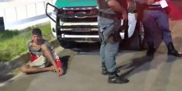 Vít1ma reage e jogadores de futebol o salvam e dão liçã0 em ladr0es na Cidade Nova