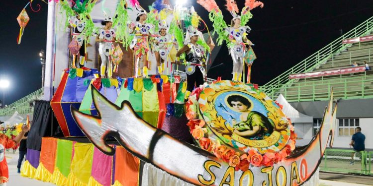 Carnaval na Floresta 2025: Desfiles do Grupo de Acesso B marcam a abertura do Carnaval na Floresta 2025