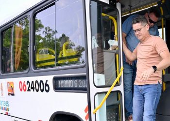 Marretada confirmada: David Almeida diz que passageiro vai pagar R$ 5 na tarifa do busão