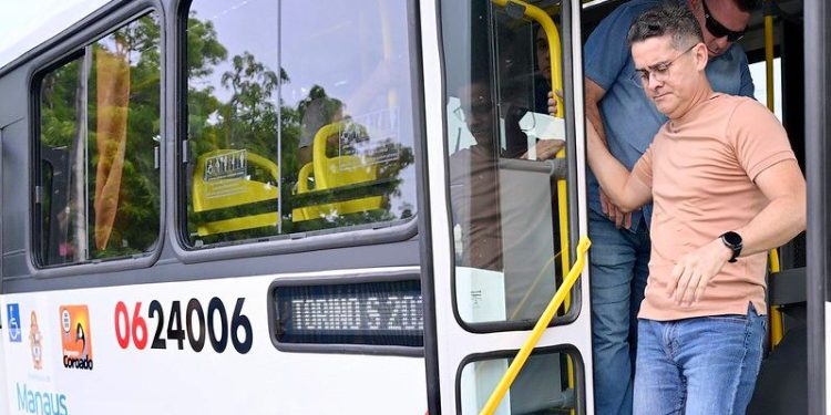 Marretada confirmada: David Almeida diz que passageiro vai pagar R$ 5 na tarifa do busão