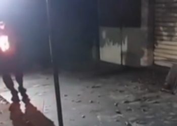 Vídeo forte: morador de rua é incendiad0 ao vivo por blogueiro de 17 anos enquanto dormia
