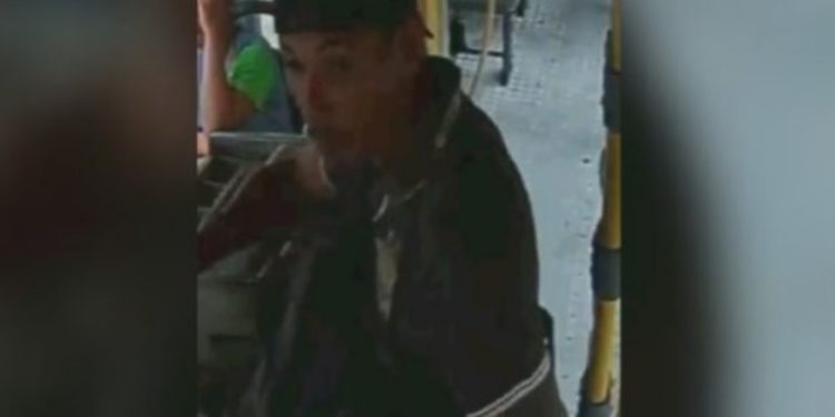 Se você pegar busão em Manaus e encontrar esse homem, comece a rezar