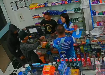 Vídeos: Motoqueiros invad3m farmácia e fazem a limpa em Tefé